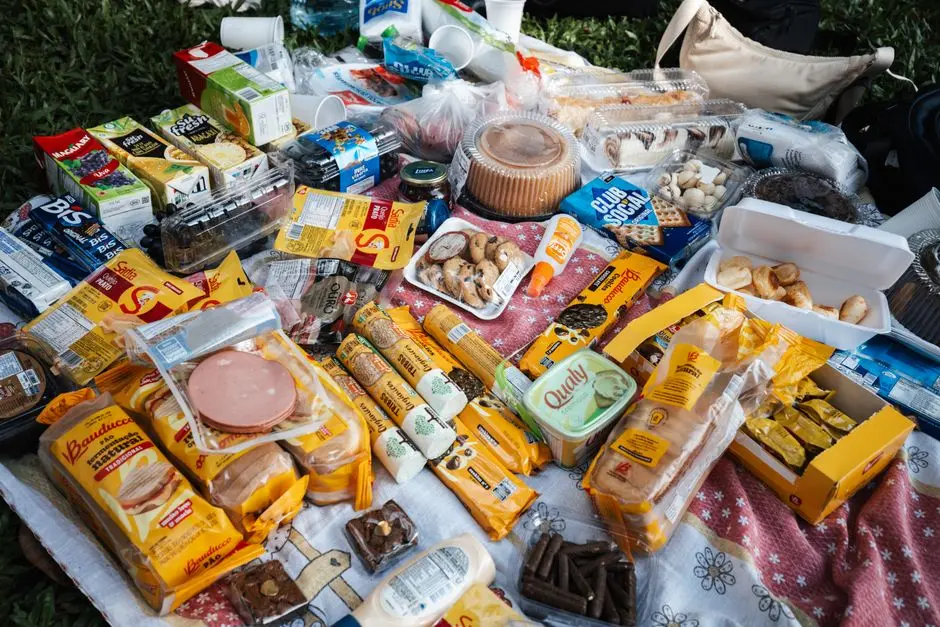 Aneka oleh-oleh makanan khas dalam kemasan praktis